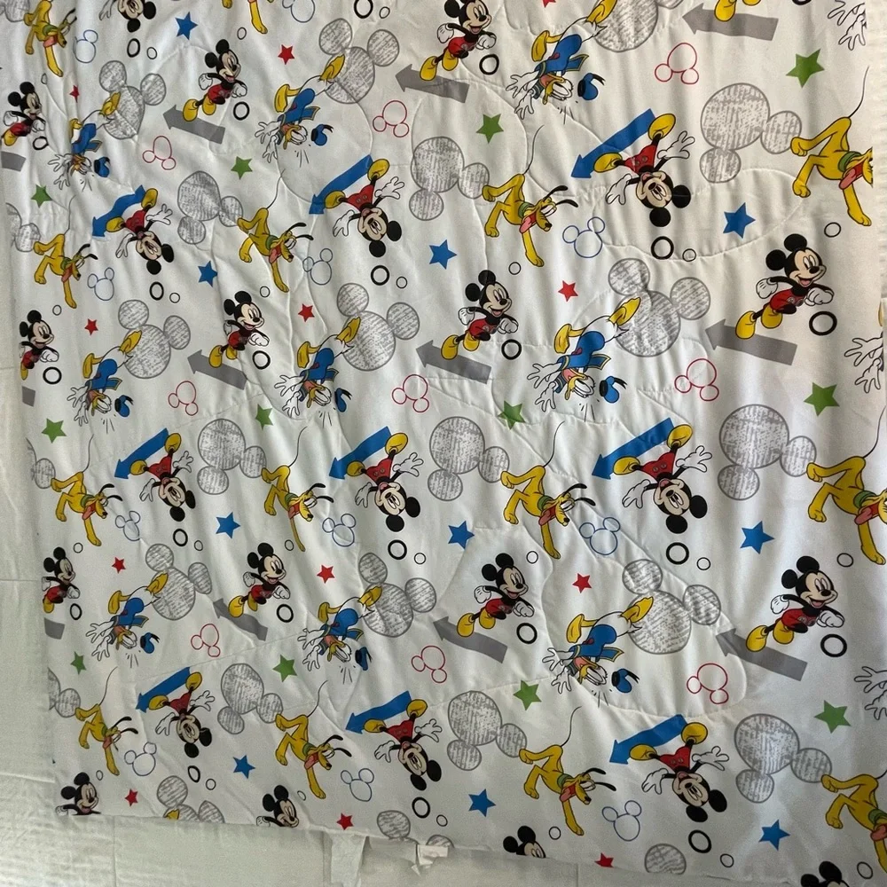 Disney Mickey and Friends Soft Toddler Comforter Lightweight ~56”L 42”W